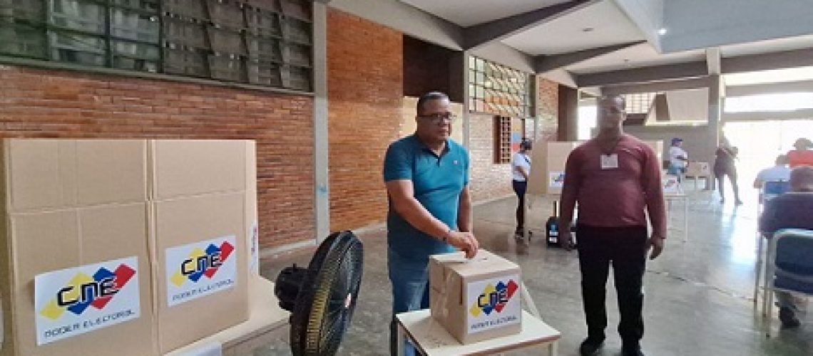 2.-Candidato Donaire durante 10.