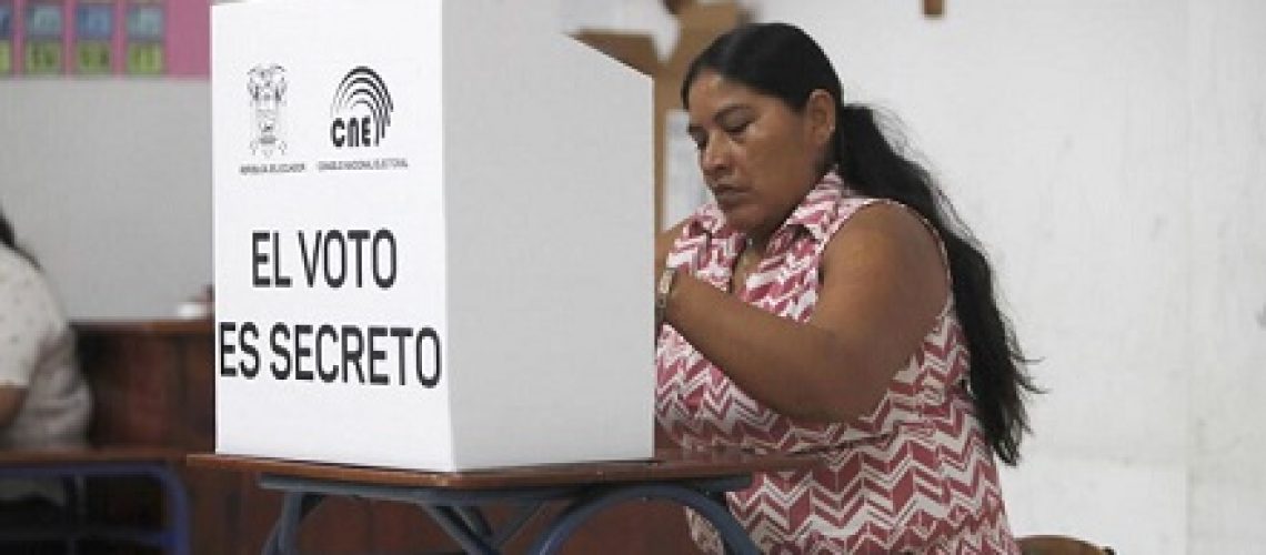 CNE ecuador 13