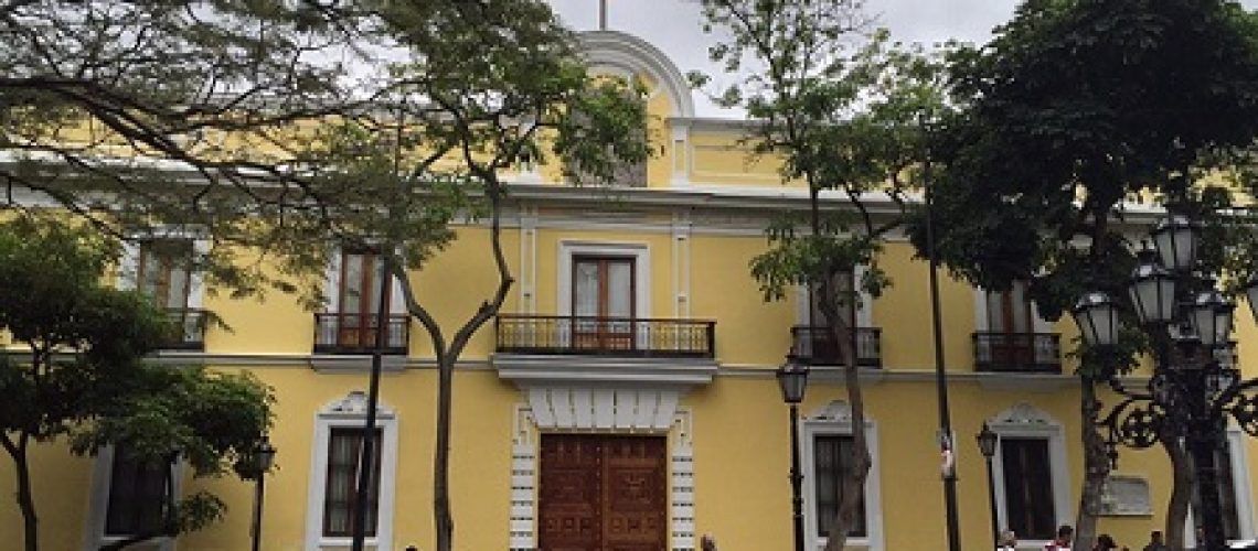 casa amarilla18
