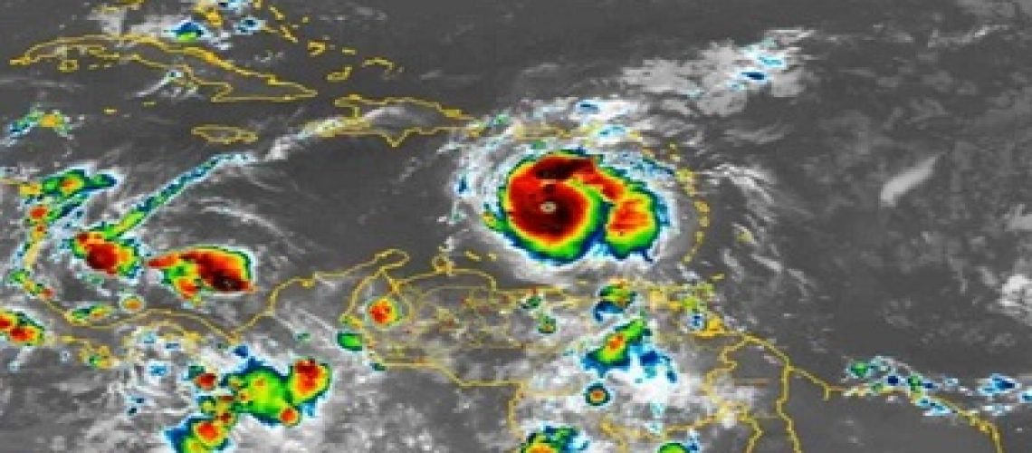 huracan-beryl-se-encuentra 02