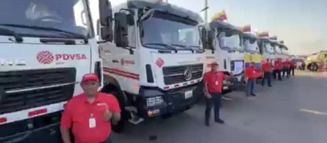 ministro-tellechea-entrego-unidades-tractoras-para-la-distribucion-de-combustible-en-falcon-144035